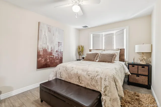 $899,000 | 650 South 9th Street, Lindenhurst, NY 11757