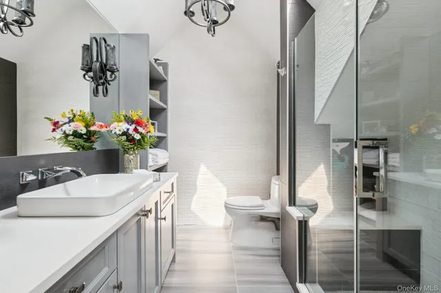 $899,000 | 650 South 9th Street, Lindenhurst, NY 11757