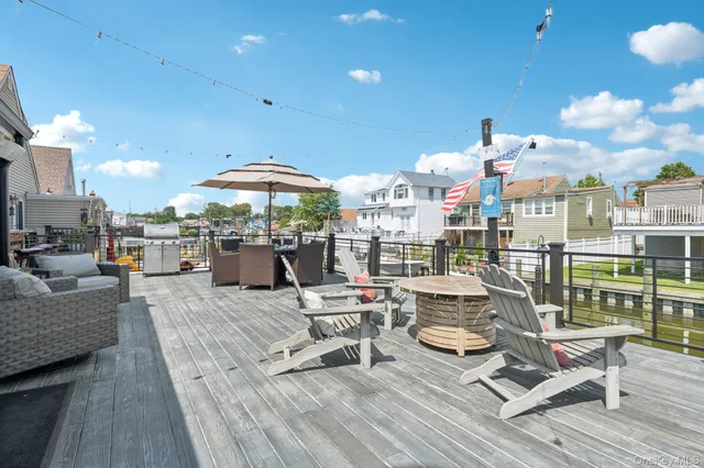 $899,000 | 650 South 9th Street, Lindenhurst, NY 11757