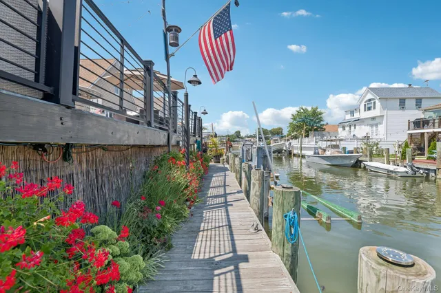 $899,000 | 650 South 9th Street, Lindenhurst, NY 11757