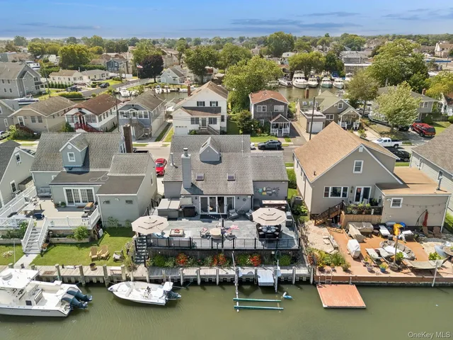 $899,000 | 650 South 9th Street, Lindenhurst, NY 11757