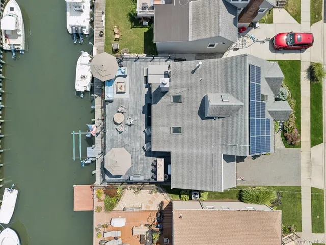 $899,000 | 650 South 9th Street, Lindenhurst, NY 11757