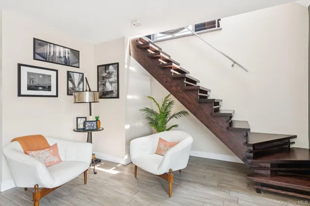 $899,000 | 650 South 9th Street, Lindenhurst, NY 11757