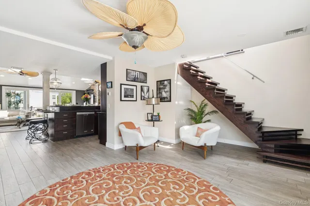 $899,000 | 650 South 9th Street, Lindenhurst, NY 11757