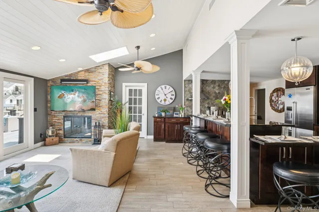 $899,000 | 650 South 9th Street, Lindenhurst, NY 11757