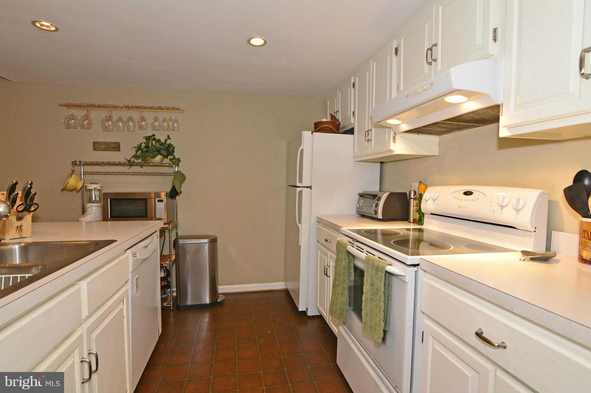 11002 Saffold Way Reston, VA 20190 - Photo 12 of 28 Kitchen