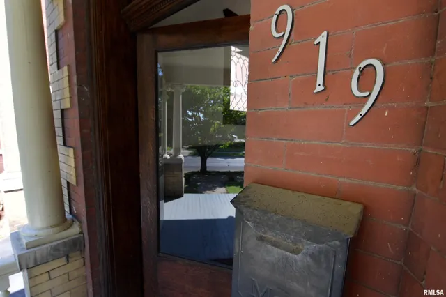 $385,000 | 919 West Moss Avenue, Peoria, IL 61606