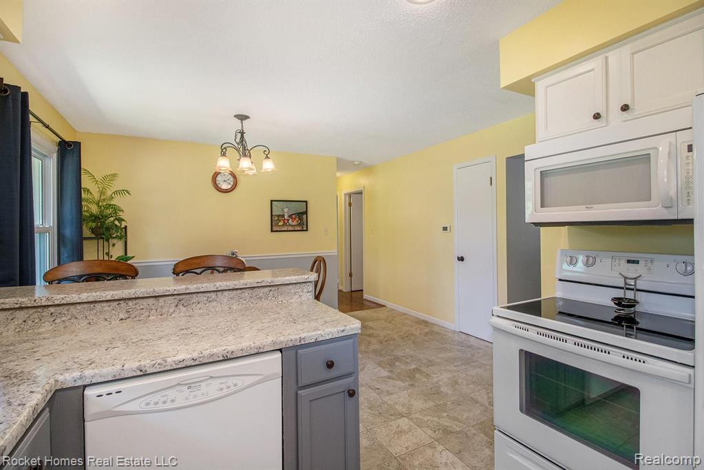 180 Montmorency Road Rochester Hills, MI 48307 - Photo 18 of 32