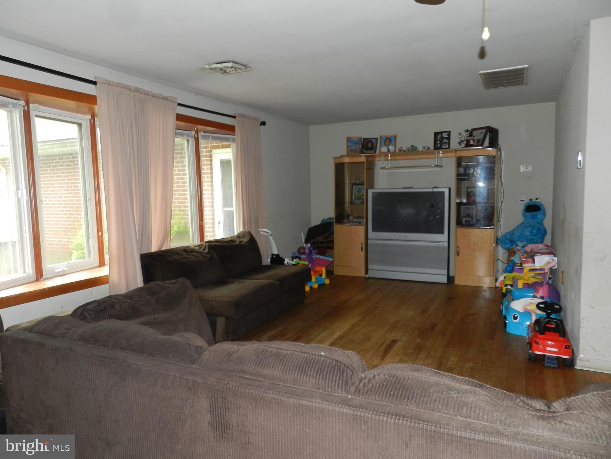 63 North Russell Road Phoenixville, PA 19460 - Photo 5 of 17 Gallery Image 5