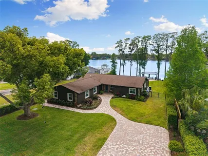 a view of a house with backyard and a garden