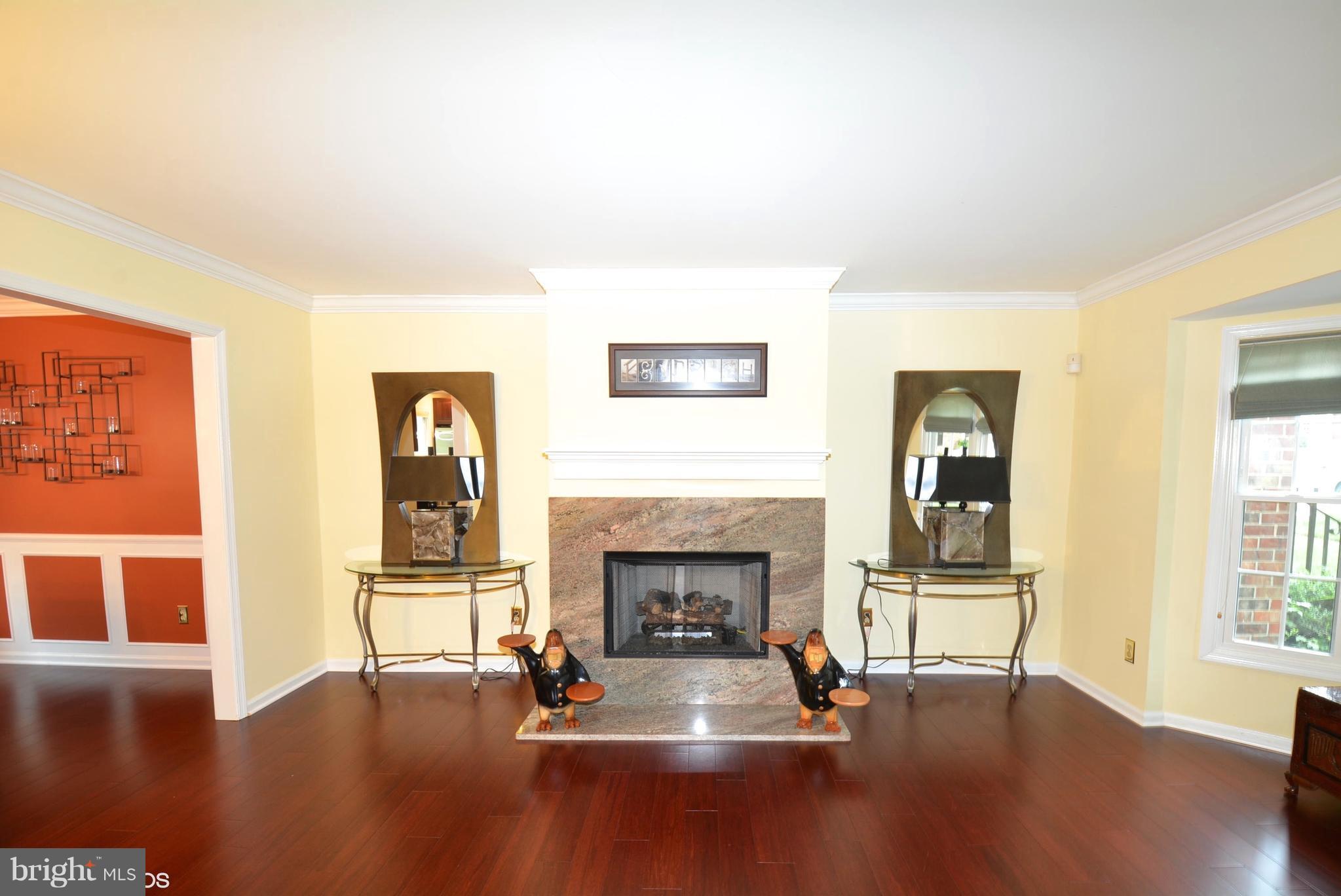 5967 Queenston Street Springfield, VA 22152 - Photo 4 of 27 Living Room
