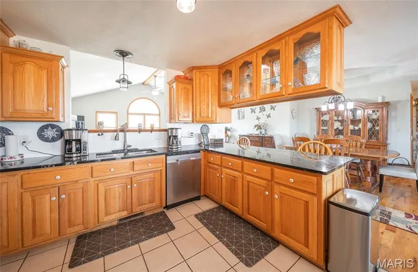 $589,500 | 37595 Westgate Road, Plato, MO 65552