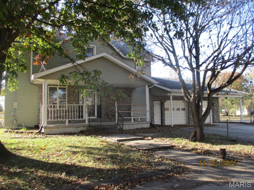 707 North Street Bartelso, IL 62218 - Photo 1 of 12