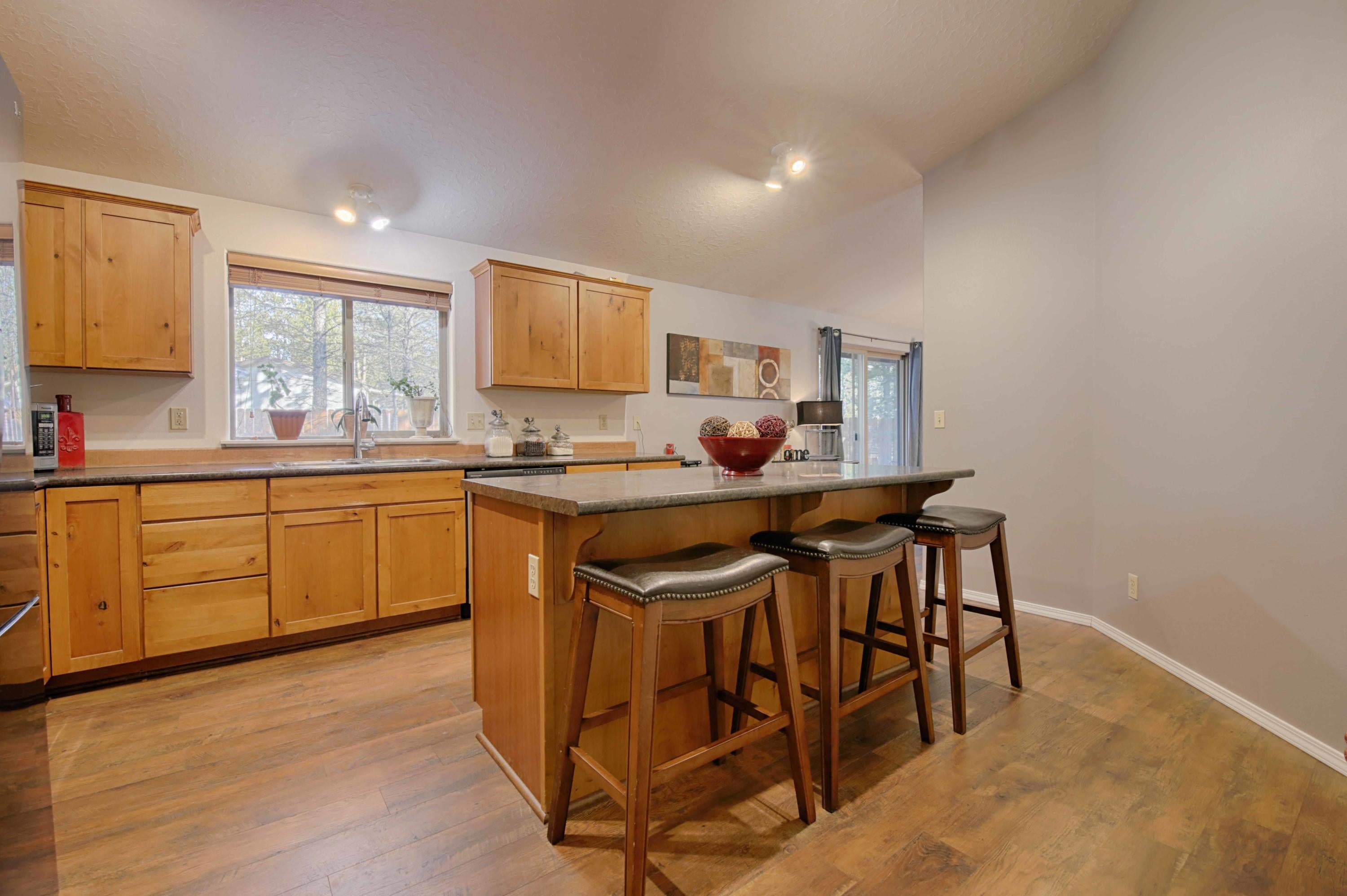 15900 Old Mill Road La Pine, OR 97739 - Photo 6 of 18 Kitchen Island