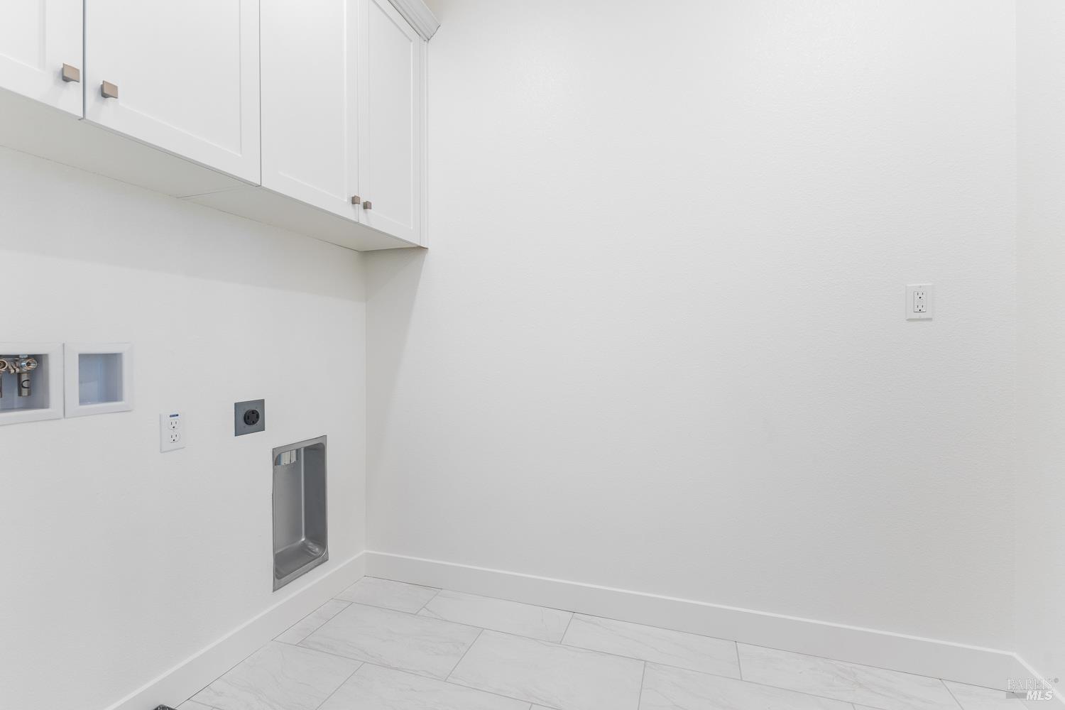 7337 Willowglen Drive Rohnert Park, CA 94928 - Photo 24 of 31 a view of an empty room