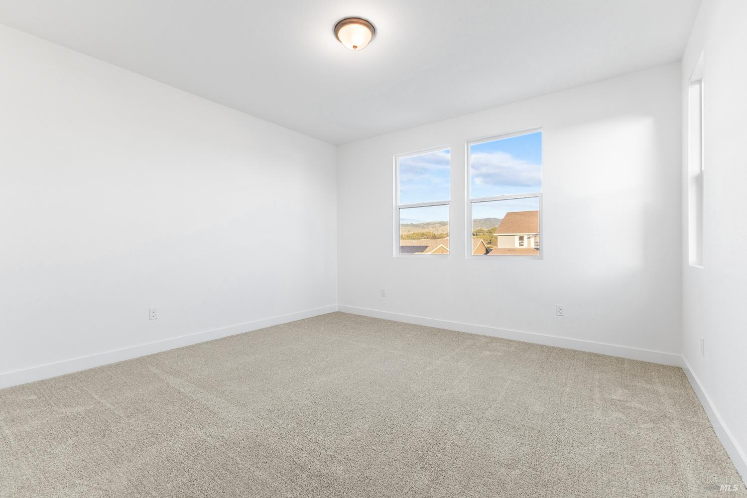7337 Willowglen Drive Rohnert Park, CA 94928 - Photo 25 of 31 an empty room with a window