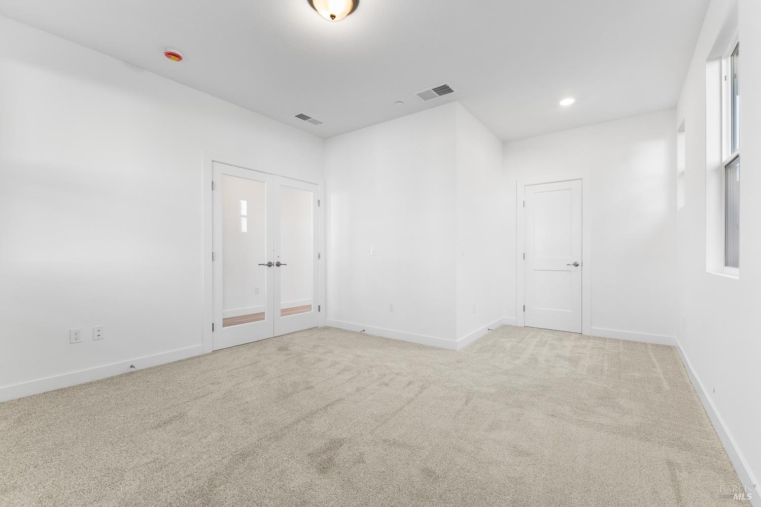 7337 Willowglen Drive Rohnert Park, CA 94928 - Photo 4 of 31 a view of an empty room