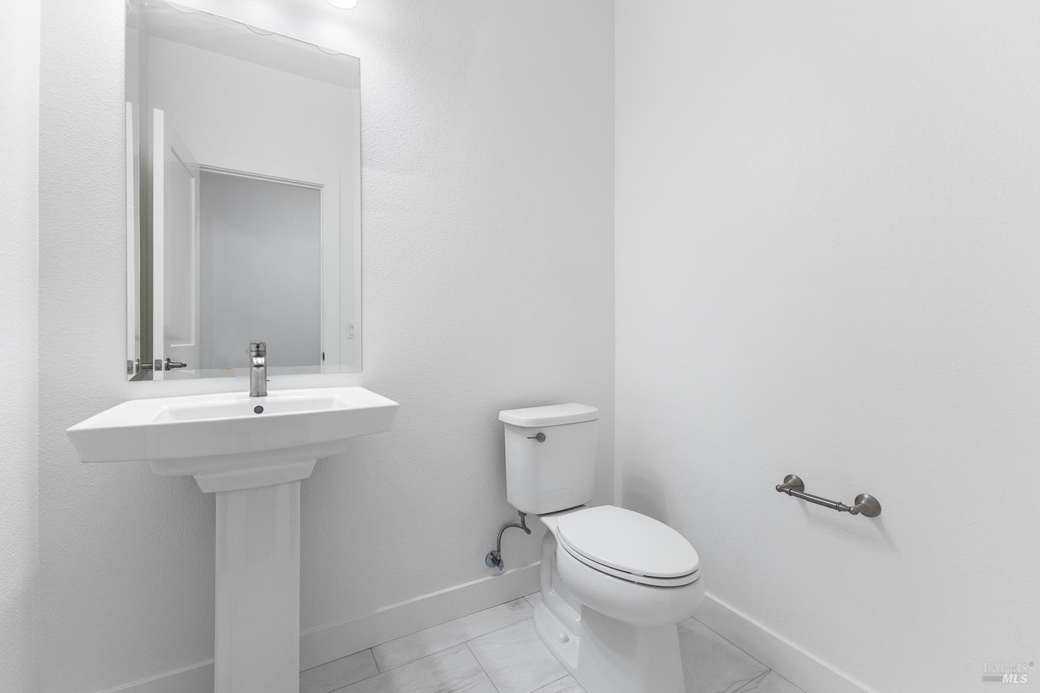 7337 Willowglen Drive Rohnert Park, CA 94928 - Photo 6 of 31 a bathroom with a sink a toilet and mirror