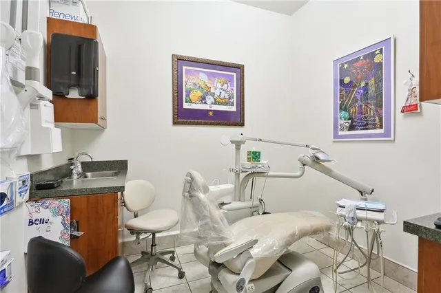 $695,000 | 341 Metairie Road, Metairie, LA 70005