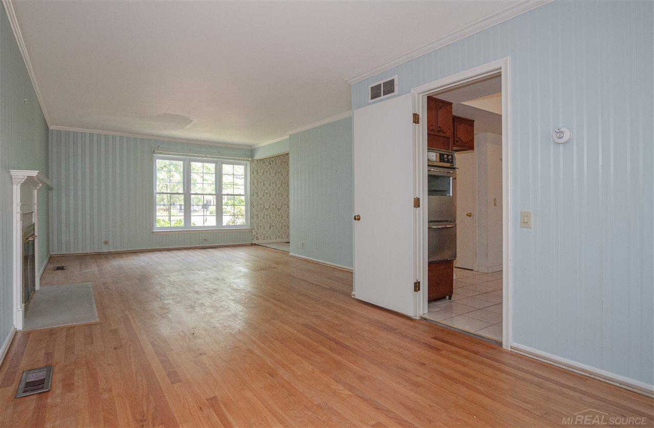 921 Cook Grosse Pointe, MI 48236 - Photo 6 of 26