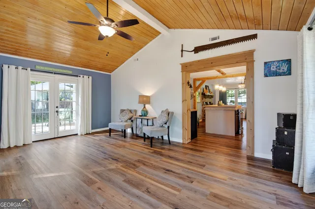 a view of a livingroom with furniture and a ceiling fan