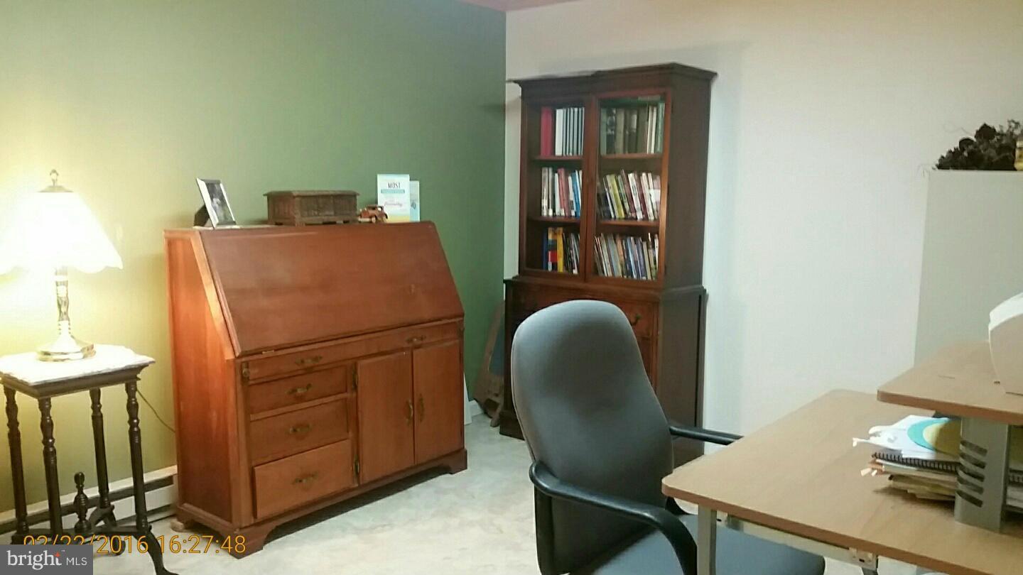 15148 Clear Spring Road Williamsport, MD 21795 - Photo 13 of 16 Family Room