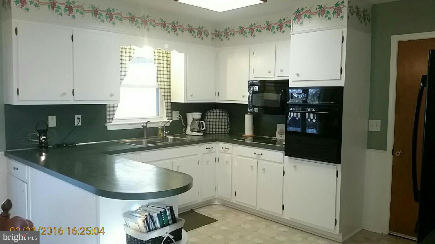 15148 Clear Spring Road Williamsport, MD 21795 - Photo 4 of 16 Kitchen