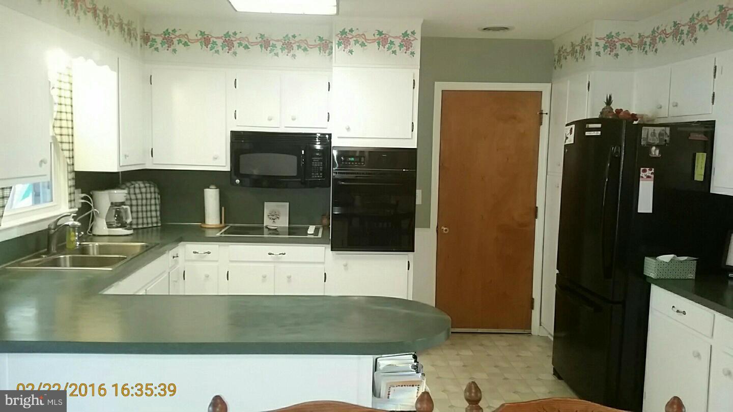 15148 Clear Spring Road Williamsport, MD 21795 - Photo 5 of 16 Kitchen