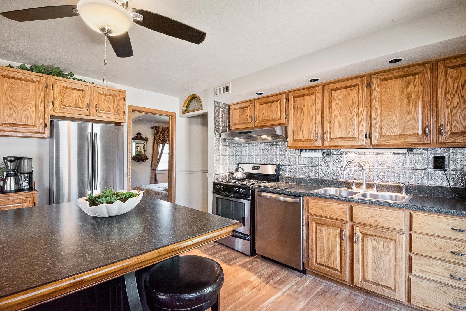 25839 Edison Road South Bend, IN 46628 - Photo 5 of 34