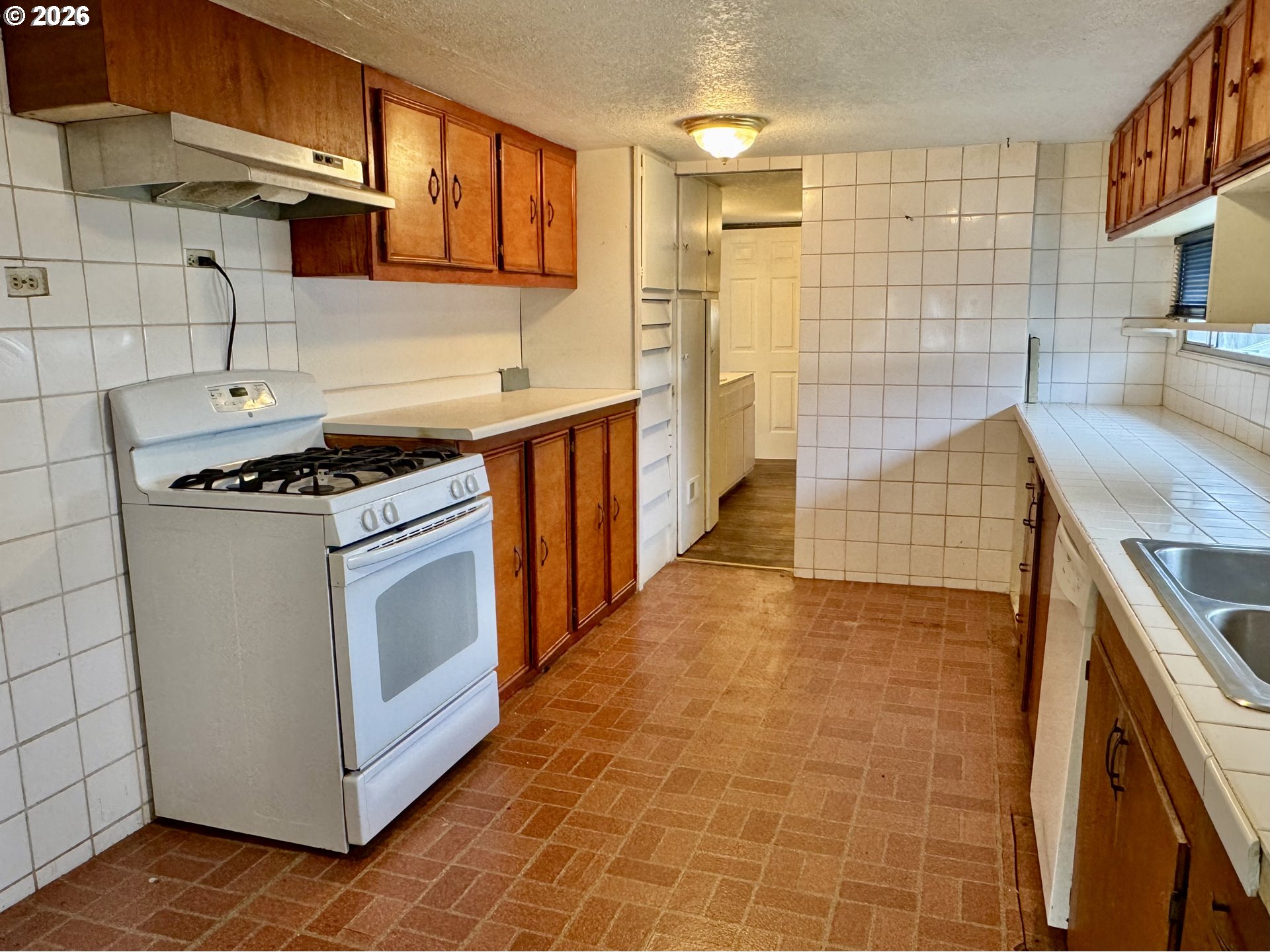 95691 Saunders Creek Road, Unit 36 Gold Beach, OR 97444 - Photo 13 of 23 Kitchen