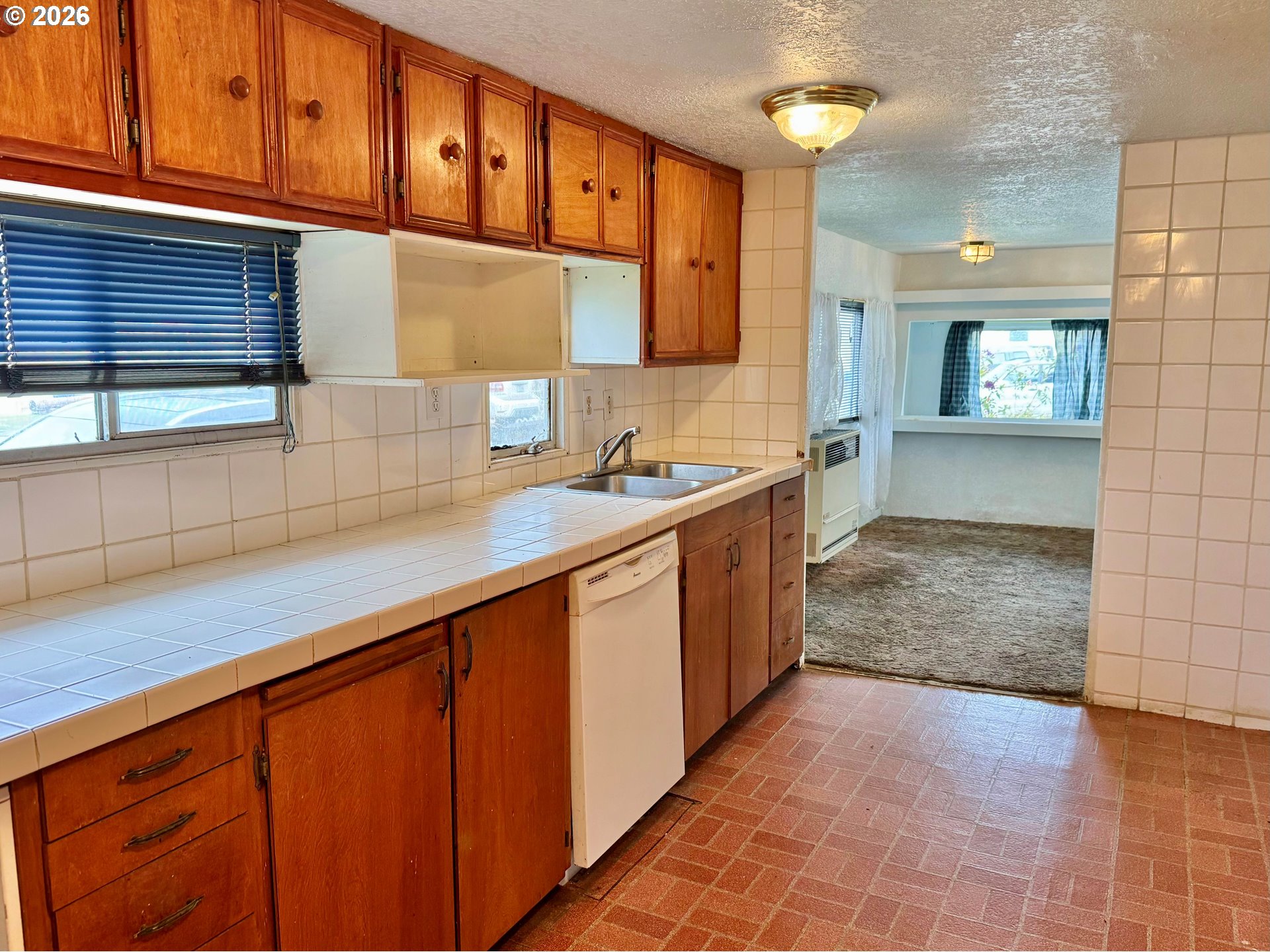 95691 Saunders Creek Road, Unit 36 Gold Beach, OR 97444 - Photo 16 of 23 Kitchen