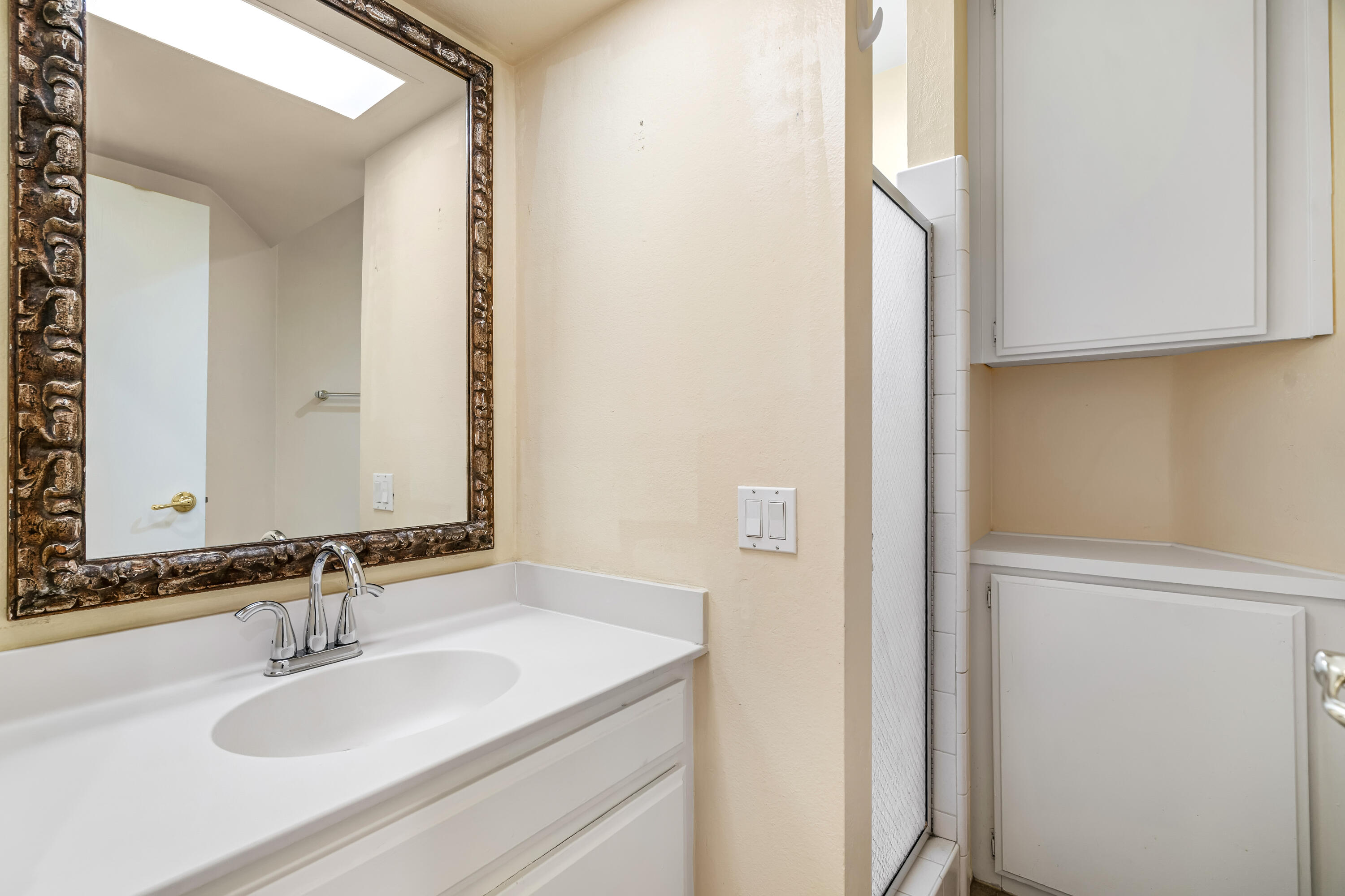 71990 Eleanora Lane Rancho Mirage, CA 92270 - Photo 11 of 22 a bathroom with a sink and a mirror