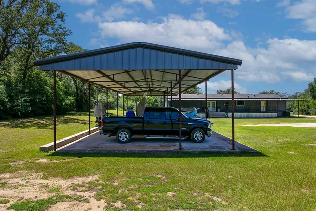 $330,000 | 118 Yaupon Drive, Caldwell, TX 77836