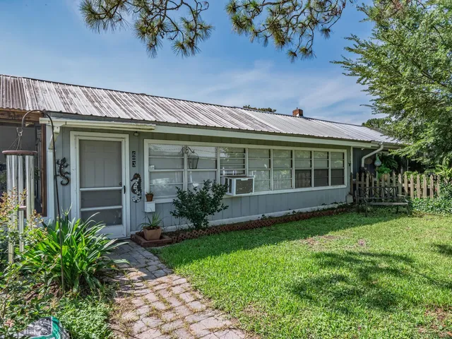 $178,000 | 6 Parker Avenue, Unit 3 & 4, Lanark Village, FL 32322