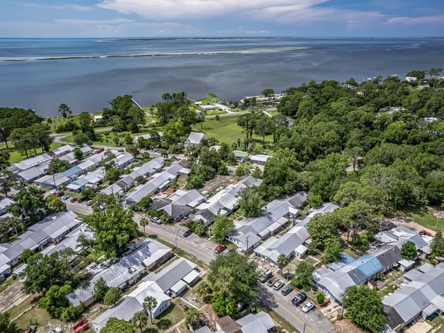 $178,000 | 6 Parker Avenue, Unit 3 & 4, Lanark Village, FL 32322