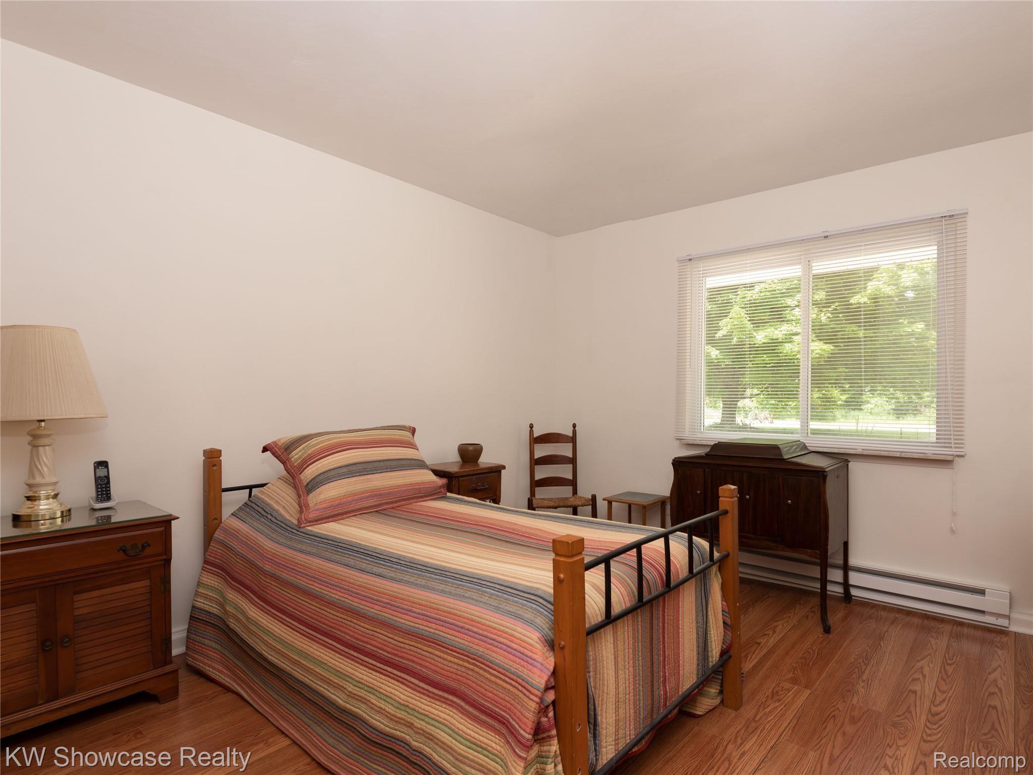 6020 North Tipsico Lake Road Holly, MI 48442 - Photo 26 of 54 27 ENTRY LEVEL BEDROOM.jpg