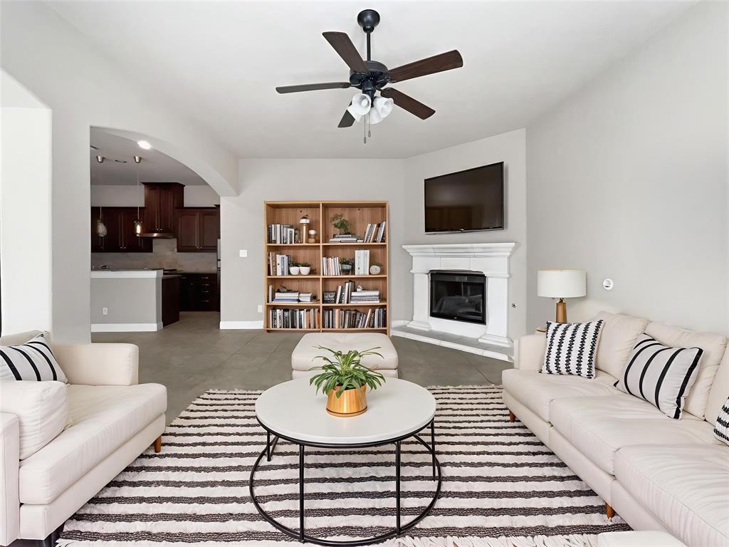 904 Memory Lane McKinney, TX 75072 - Photo 2 of 22 Staged Photo