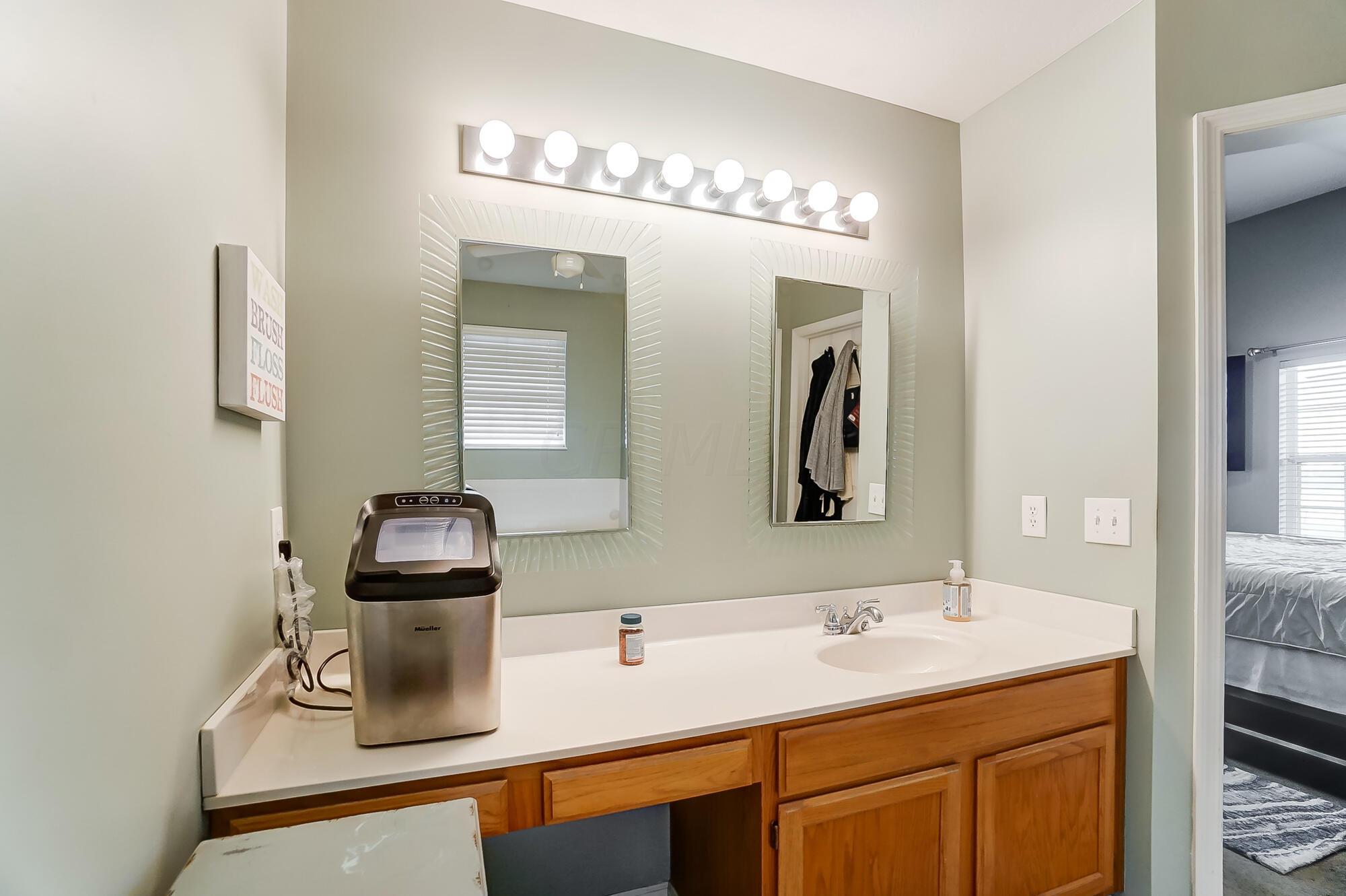 5694 Davidson Road Hilliard, OH 43026 - Photo 30 of 67 Owner's Bath