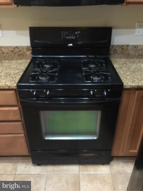 13608 Dover Cliffs Place Germantown, MD 20874 - Photo 6 of 26 a close up of a stove