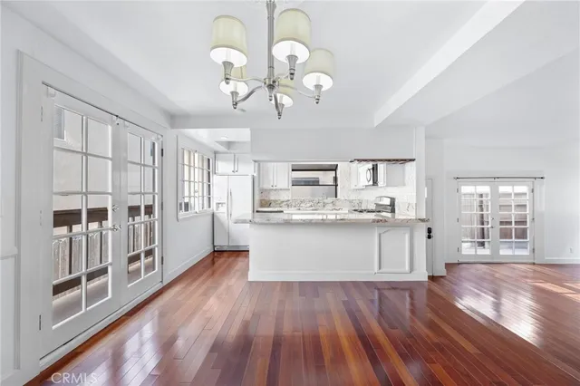 $1,250,000 | 1515 Artesia Boulevard, Unit 2, Manhattan Beach, CA 90266