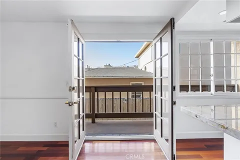 $1,250,000 | 1515 Artesia Boulevard, Unit 2, Manhattan Beach, CA 90266