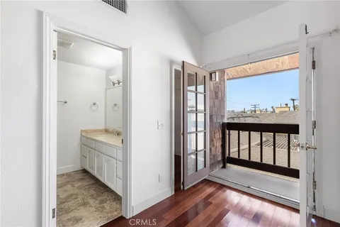 $1,250,000 | 1515 Artesia Boulevard, Unit 2, Manhattan Beach, CA 90266