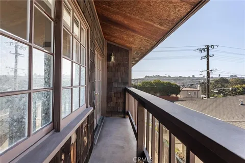 $1,250,000 | 1515 Artesia Boulevard, Unit 2, Manhattan Beach, CA 90266