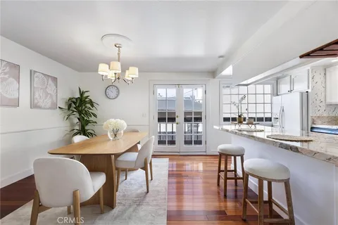 $1,150,000 | 1515 Artesia Boulevard, Unit 2, Manhattan Beach, CA 90266