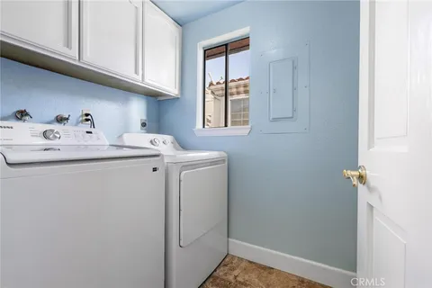 $1,250,000 | 1515 Artesia Boulevard, Unit 2, Manhattan Beach, CA 90266