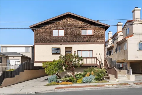 $1,250,000 | 1515 Artesia Boulevard, Unit 2, Manhattan Beach, CA 90266