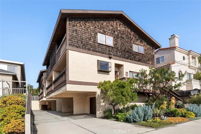 $1,250,000 | 1515 Artesia Boulevard, Unit 2, Manhattan Beach, CA 90266