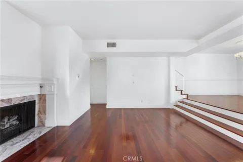 $1,250,000 | 1515 Artesia Boulevard, Unit 2, Manhattan Beach, CA 90266