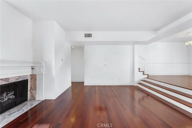 $1,250,000 | 1515 Artesia Boulevard, Unit 2, Manhattan Beach, CA 90266