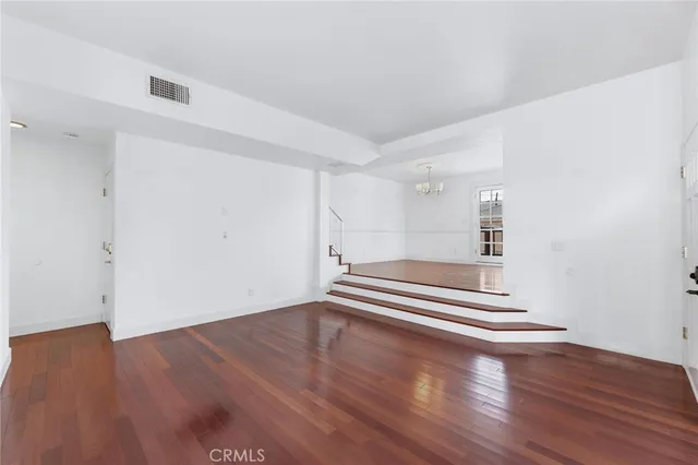 $1,250,000 | 1515 Artesia Boulevard, Unit 2, Manhattan Beach, CA 90266